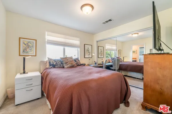 $1,129,000 | 7466 Louise Avenue, Lake Balboa, CA 91406