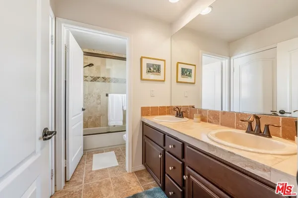 $1,129,000 | 7466 Louise Avenue, Lake Balboa, CA 91406