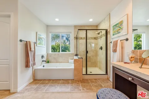 $1,129,000 | 7466 Louise Avenue, Lake Balboa, CA 91406