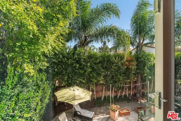$1,129,000 | 7466 Louise Avenue, Lake Balboa, CA 91406