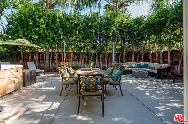 $1,129,000 | 7466 Louise Avenue, Lake Balboa, CA 91406
