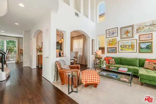 $1,129,000 | 7466 Louise Avenue, Lake Balboa, CA 91406