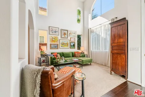 $1,129,000 | 7466 Louise Avenue, Lake Balboa, CA 91406