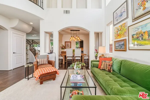 $1,129,000 | 7466 Louise Avenue, Lake Balboa, CA 91406