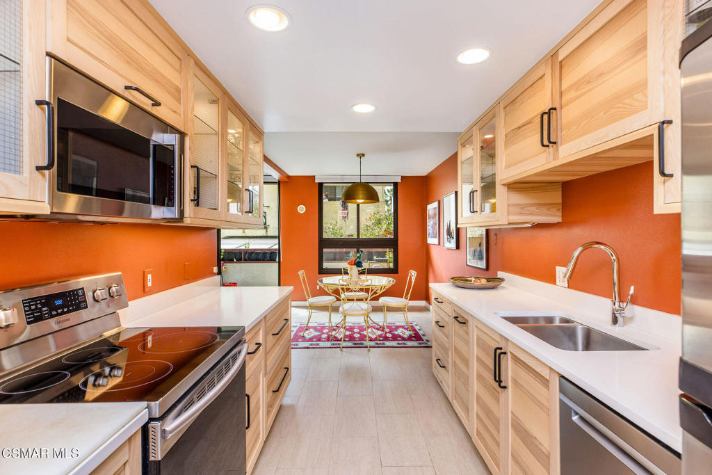 8828 Pershing Drive, Unit 112 Playa del Rey, CA 90293 - Photo 5 of 38