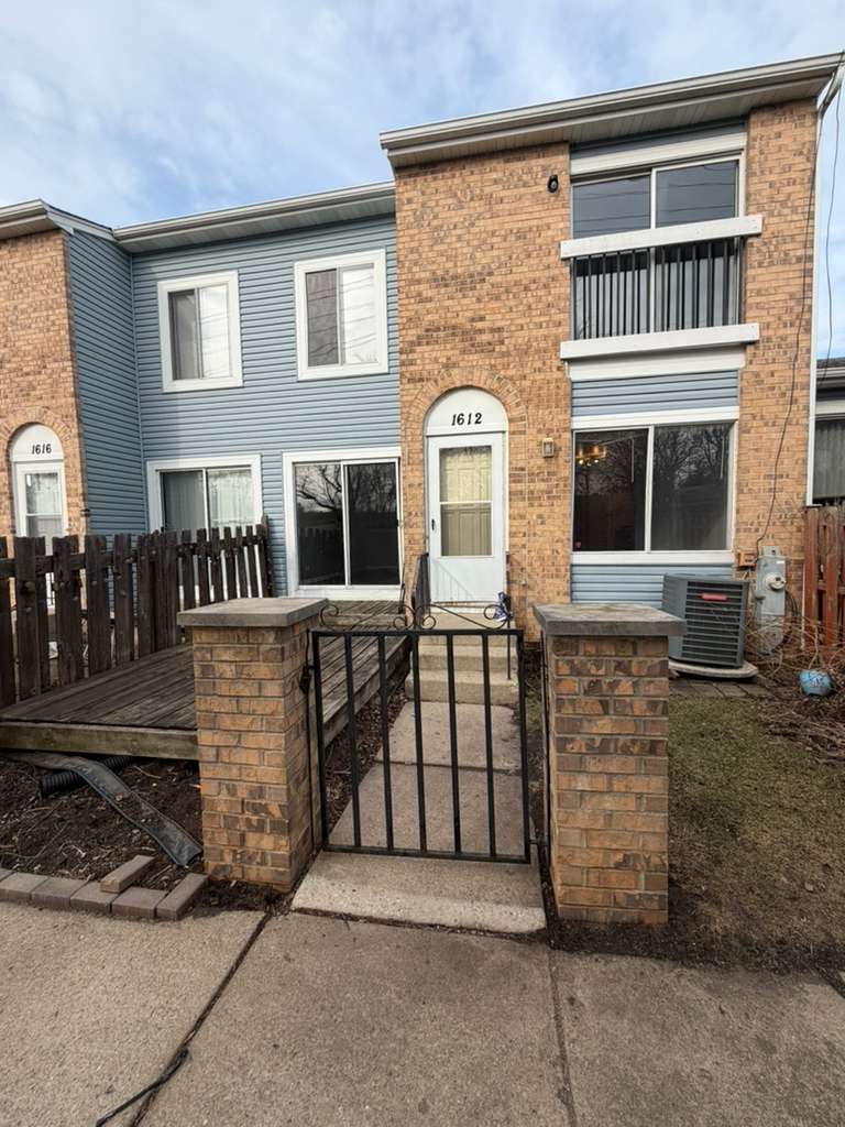 1612 Islandview Court Hoffman Estates, IL 60169 - Photo 2 of 21