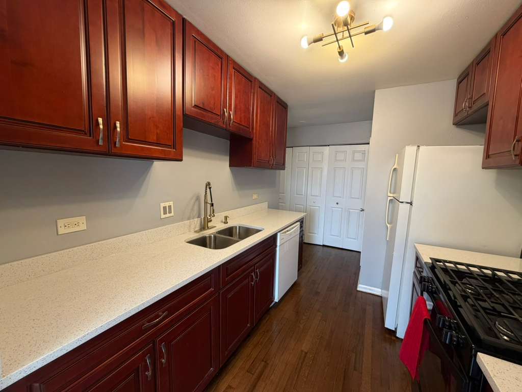 1612 Islandview Court Hoffman Estates, IL 60169 - Photo 7 of 21