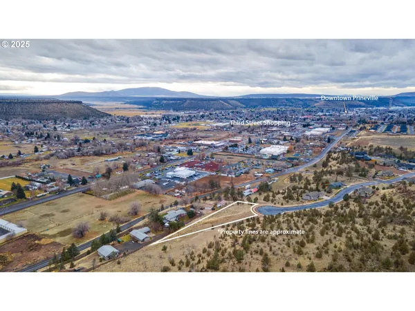 a black and white photo of a room