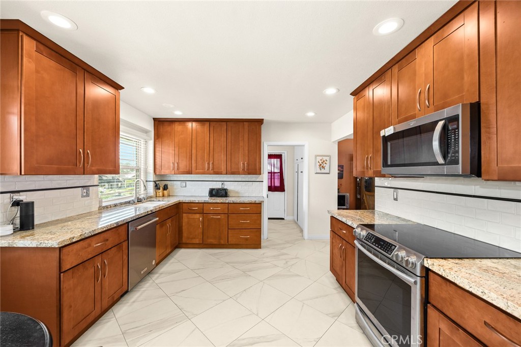 1204 Birchcrest Avenue Brea, CA 92821 - Photo 6 of 42