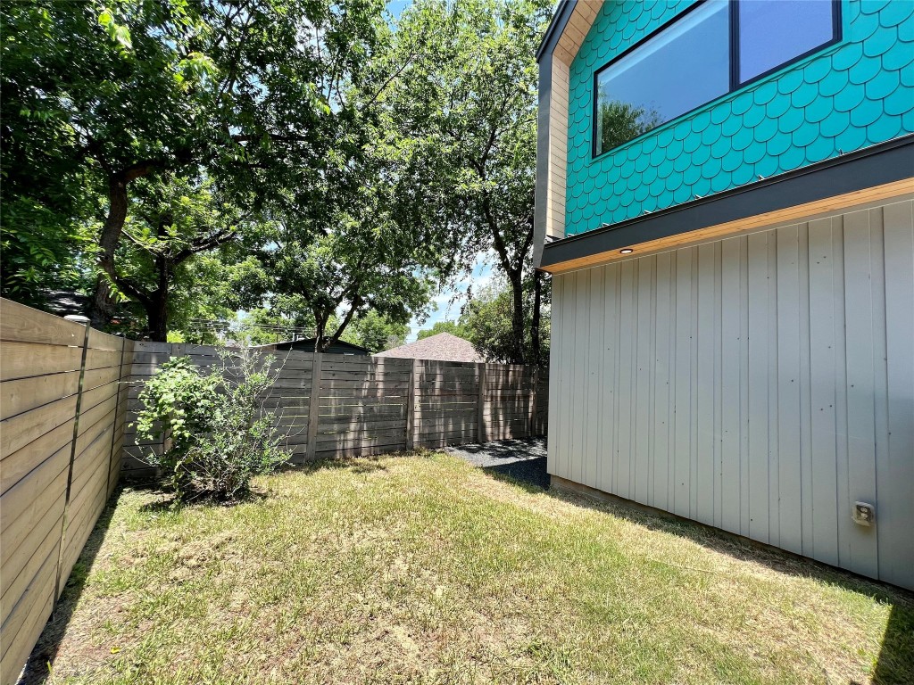 1100 Brass Street, Unit 2 Austin, TX 78702 - Photo 26 of 27 a view of a backyard