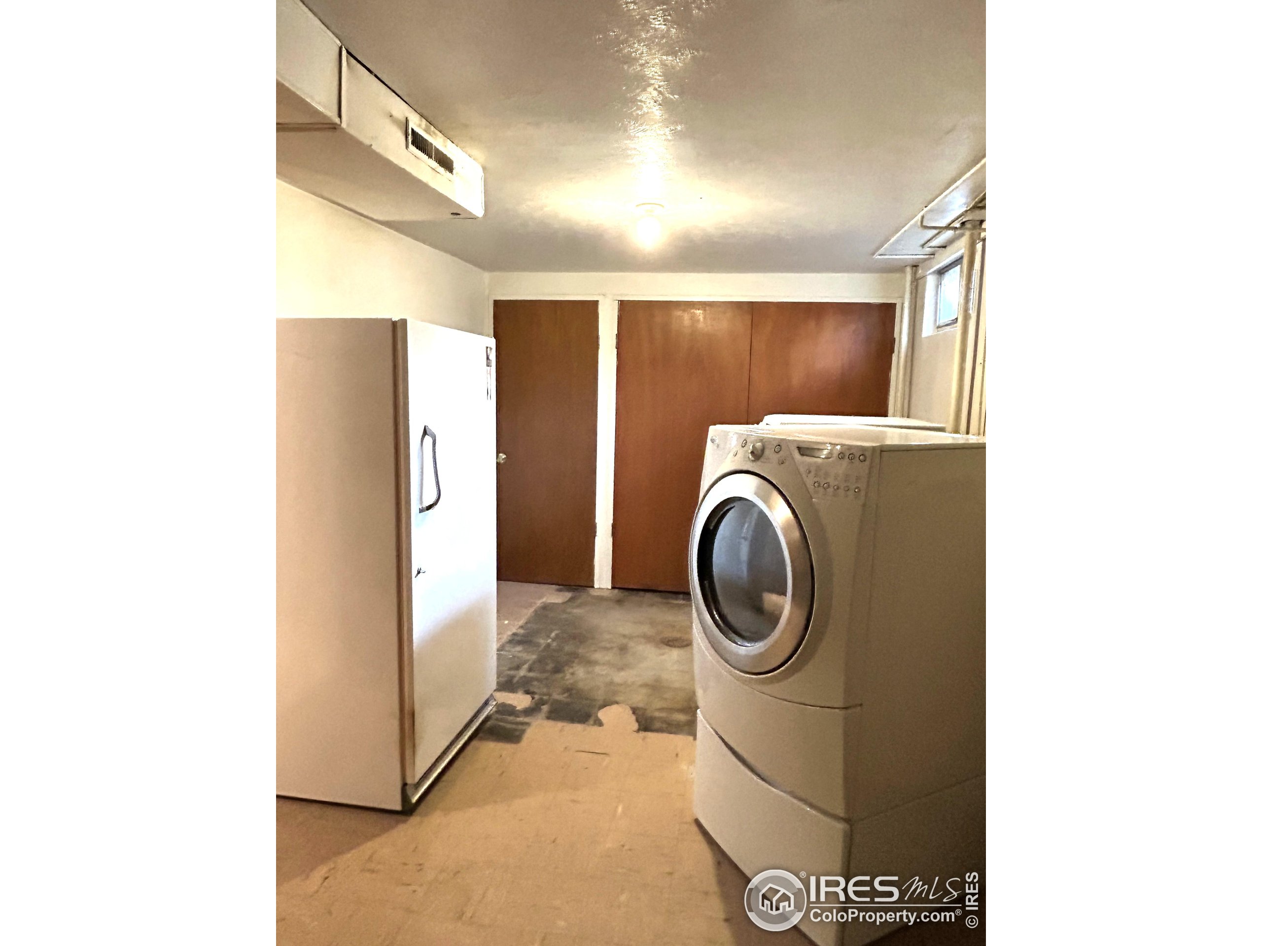 123 Balsam Street Fort Morgan, CO 80701 - Photo 19 of 34 a utility room with dryer and washer