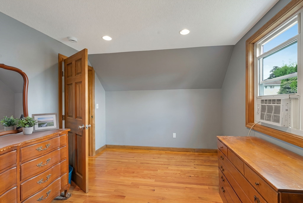 50 Emerson Street Springfield, MA 01118 - Photo 28 of 42