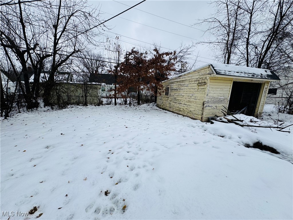 3911 East 189th Street Cleveland, OH 44122 - Photo 5 of 16 1 car garage.