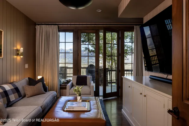 $12,995,000 | 725 North Bar Y Road, Jackson, WY 83001