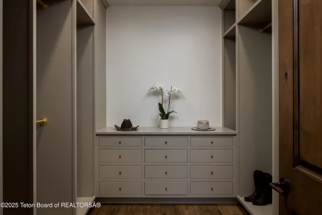 $12,995,000 | 725 North Bar Y Road, Jackson, WY 83001