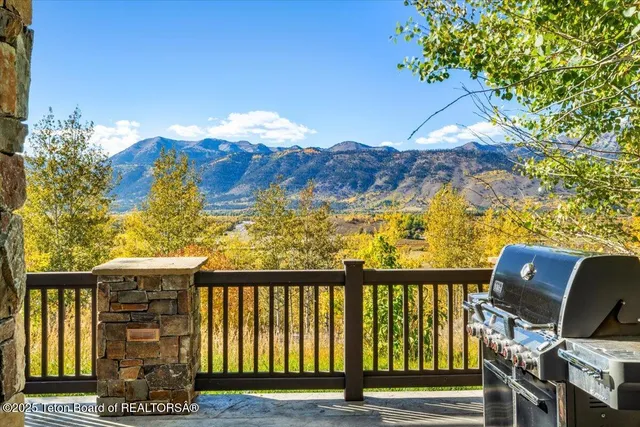 $12,995,000 | 725 North Bar Y Road, Jackson, WY 83001
