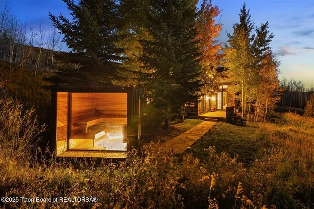 $12,995,000 | 725 North Bar Y Road, Jackson, WY 83001