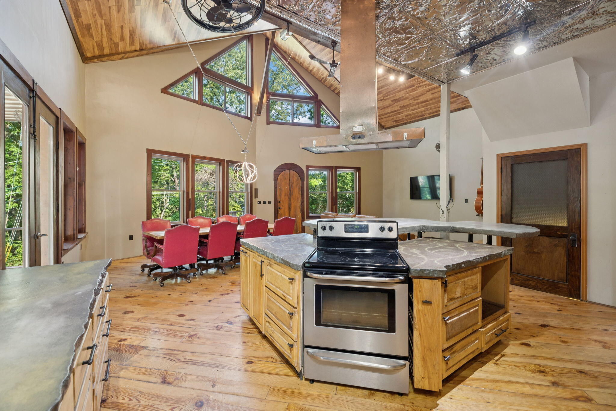 1014 Meroney Street Chattanooga, TN 37405 - Photo 5 of 87 5-web-or-mls-1014 Meroney St - 022