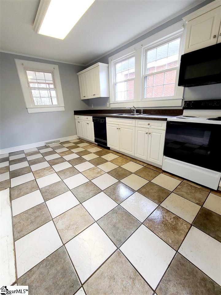 409 State Park Road Greenville, SC 29609 - Photo 4 of 22 Gallery Image 4