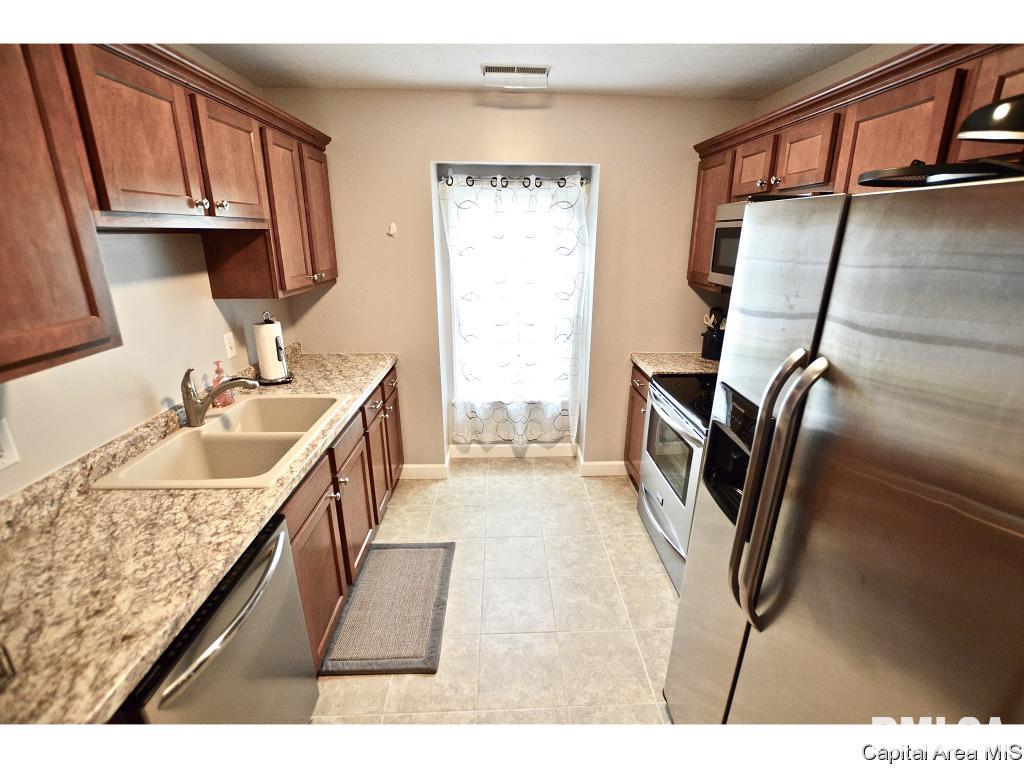 213 Eagle Ridge Drive Chatham, IL 62629 - Photo 10 of 18 Gallery Image 10