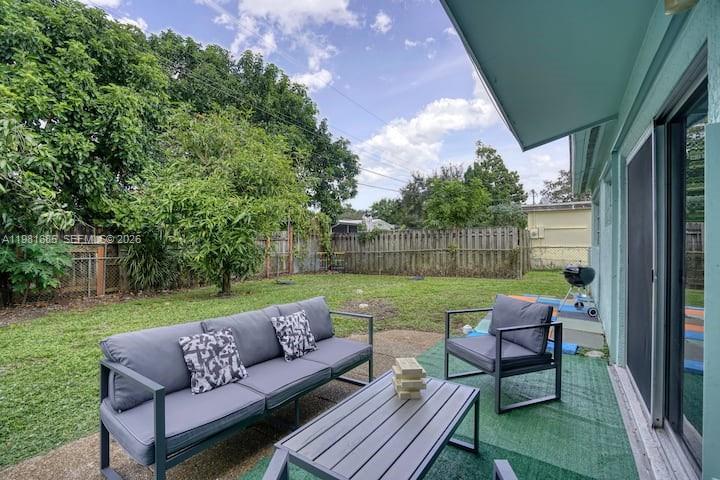 6443 Perry Street Hollywood, FL 33024 - Photo 10 of 24