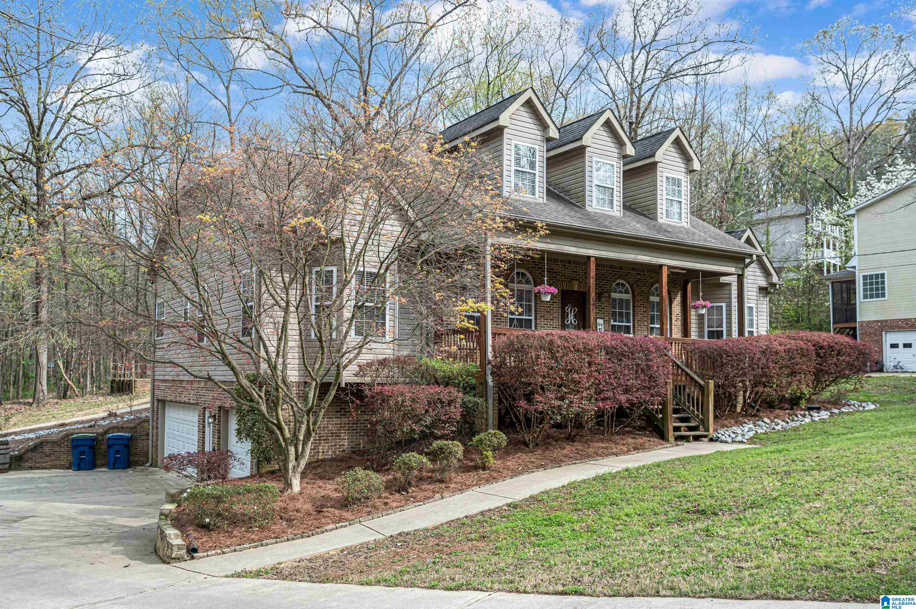 424 Forest Hills Place Alabaster, AL 35007 - Photo 2 of 65