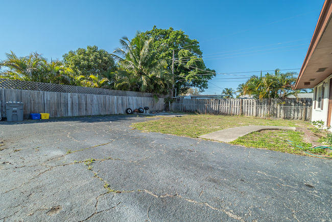1081 Brown Road Lake Worth, FL 33462 - Photo 5 of 21 005_5._driveway_5