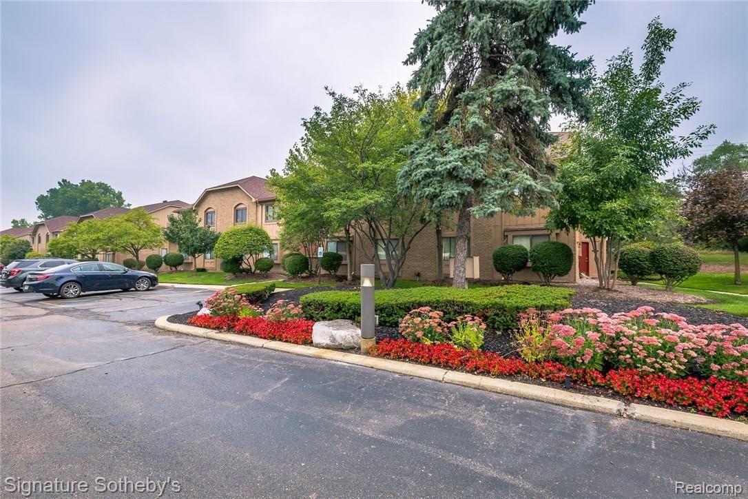 27264 Evergreen Road Southfield, MI 48076 - Photo 21 of 22 Beautifully maintained!