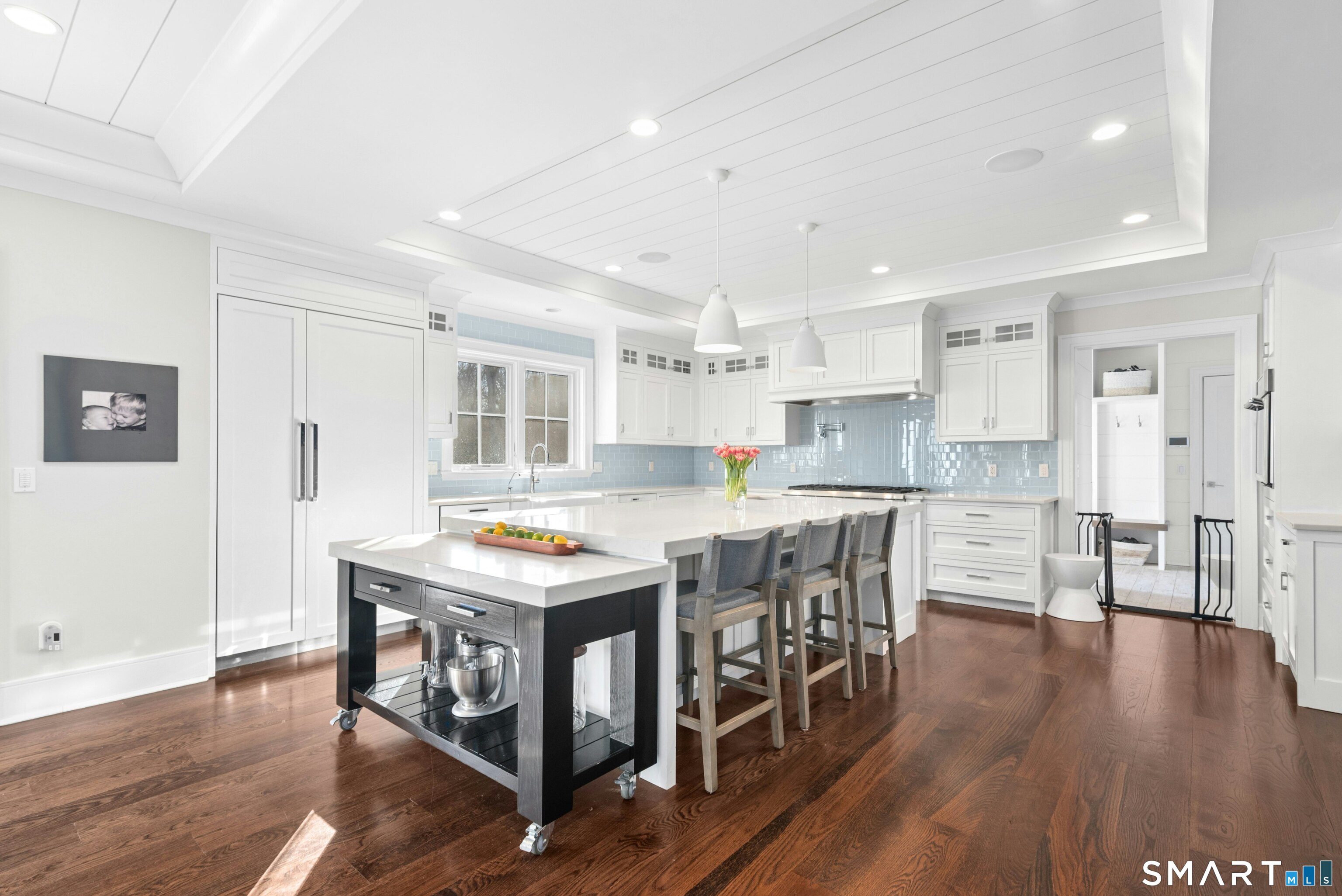 42 Hillcrest Road New Canaan, CT 06840 - Photo 12 of 38 a kitchen that has a table and chairs in it