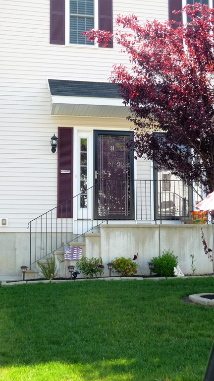 31 Honeysuckle Road Worcester, MA 01607 - Photo 2 of 25 Gallery Image 2