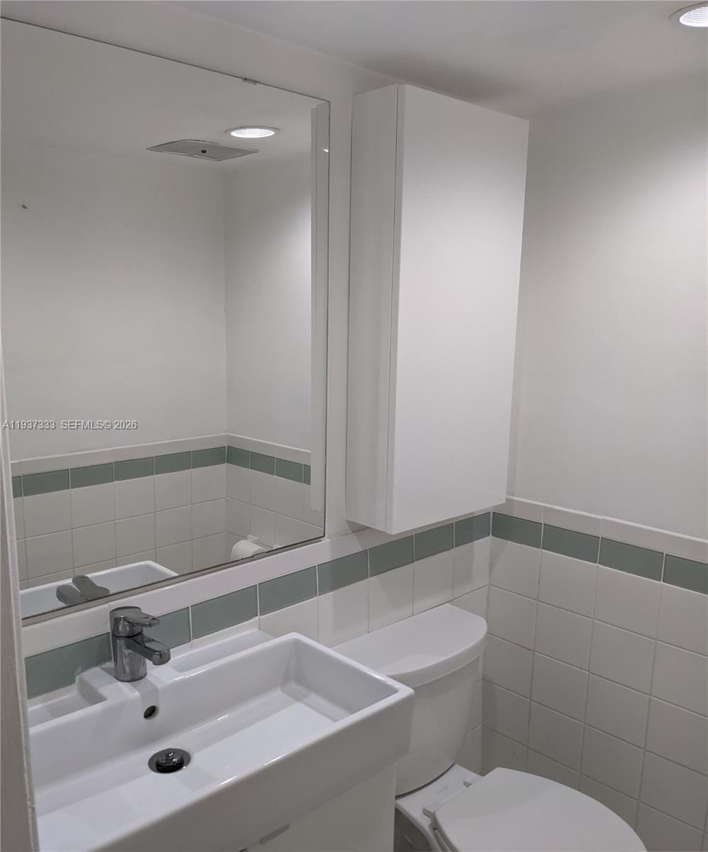 1658 Bay Road, Unit 505 Miami Beach, FL 33139 - Photo 9 of 14