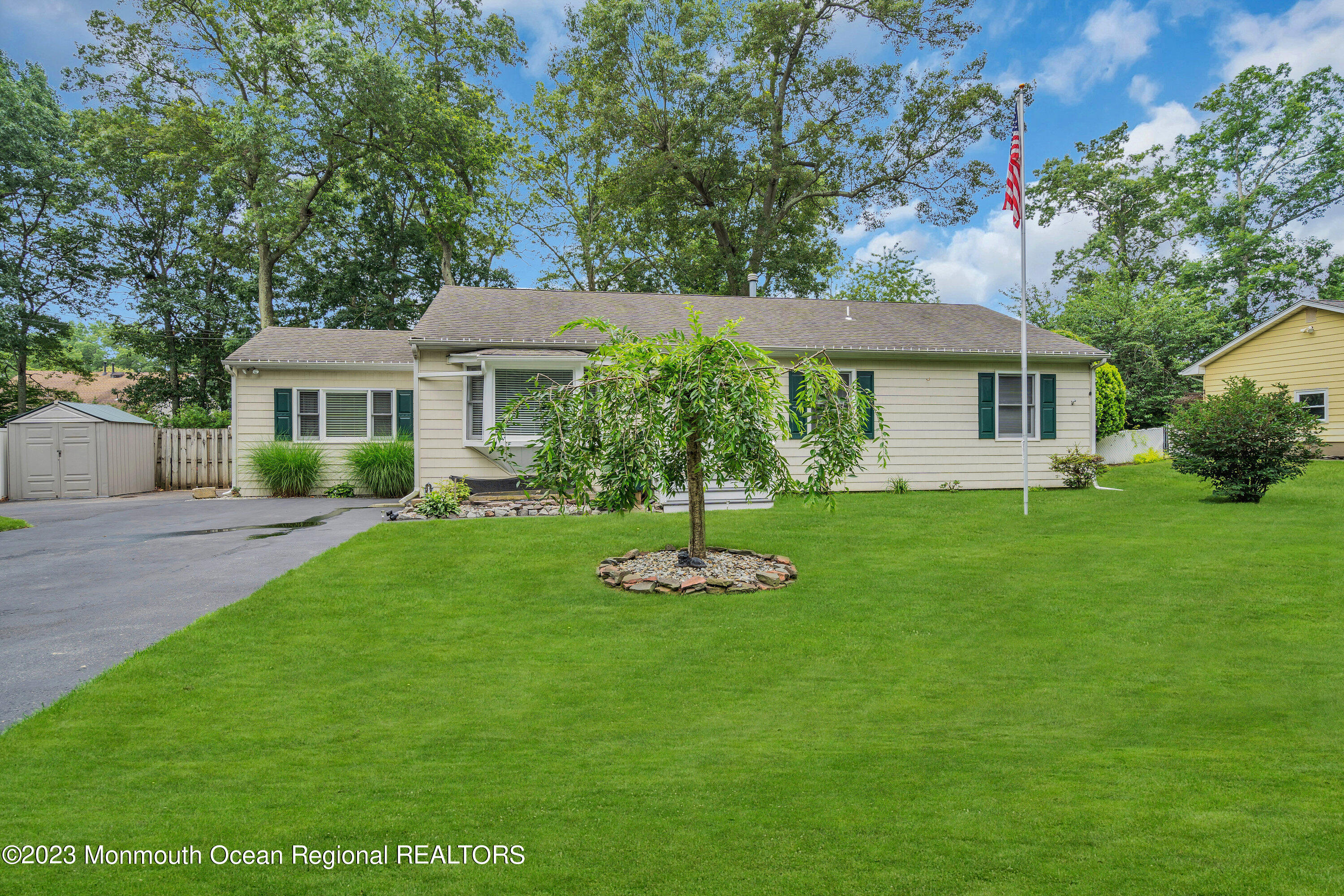 20 Woodland Road Bayville, NJ 08721 - Photo 2 of 62 a front view of a house with a garden