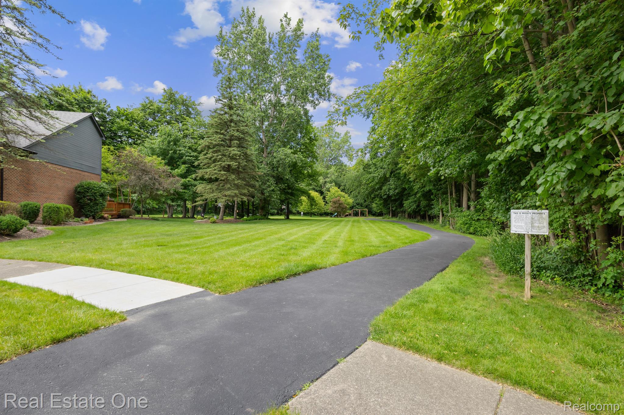 415 Jonathan Drive Rochester, MI 48307 - Photo 30 of 31 Gallery Image 30