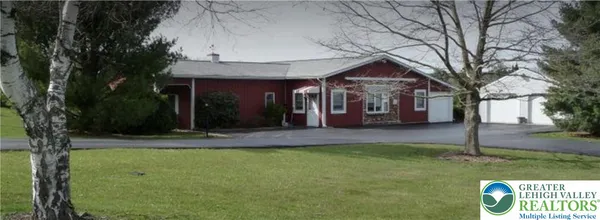 $1,700 | 165 Stagecoach Road, Unit 3, Gilbert, PA 18331