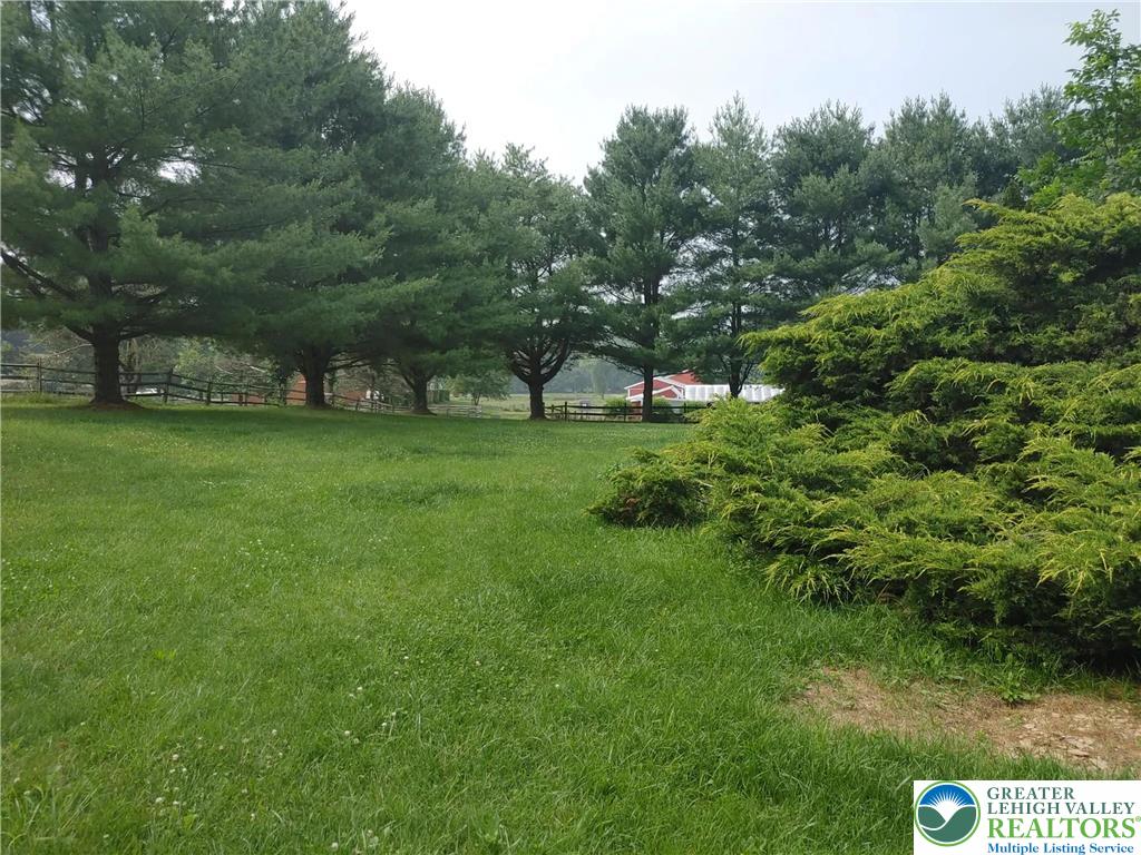 165 Stagecoach Road, Unit 3 Gilbert, PA 18331 - Photo 3 of 20