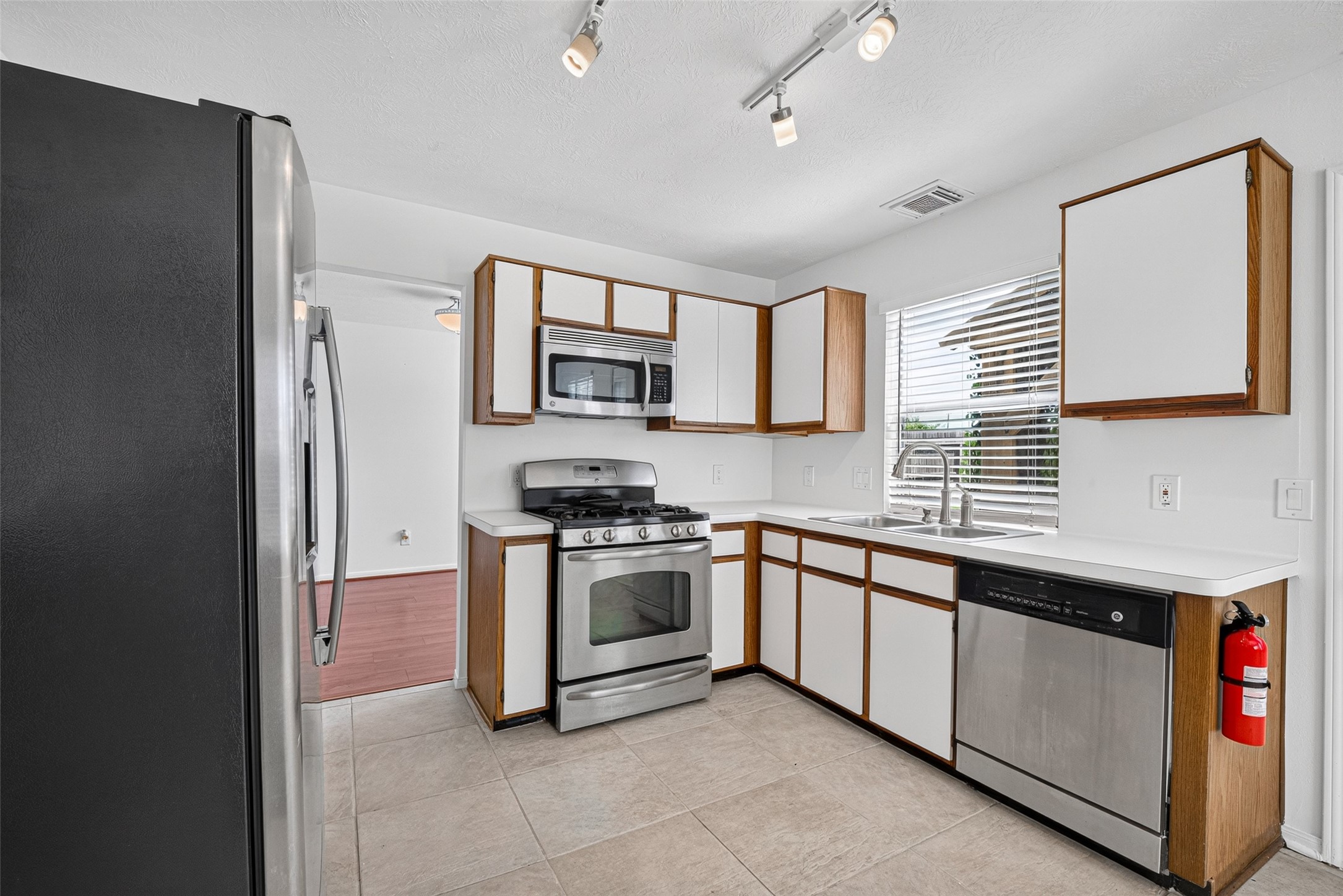 1806 Oak Ridge Drive Kemah, TX 77565 - Photo 16 of 38