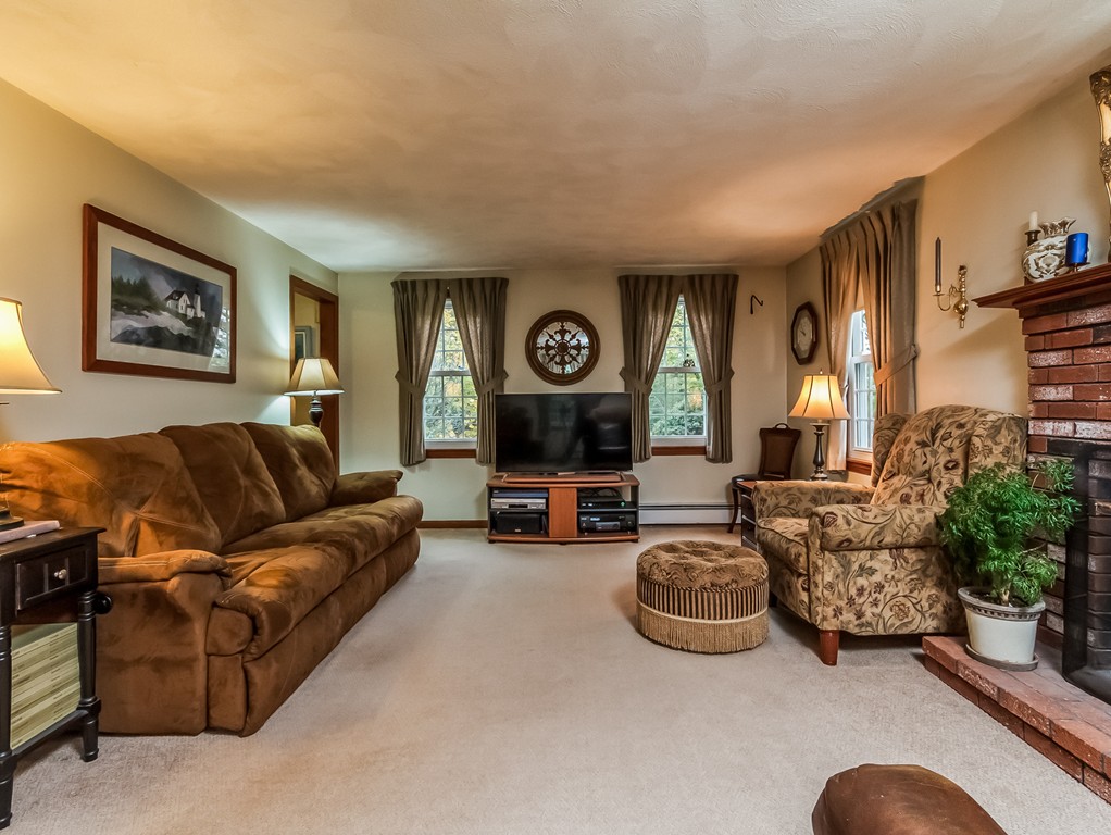 101 Groton Road Tyngsborough, MA 01879 - Photo 5 of 29 Gallery Image 5