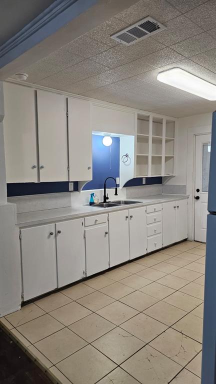1007 Willow Street Bonham, TX 75418 - Photo 5 of 11 a kitchen with granite countertop a sink cabinets and stainless steel appliances
