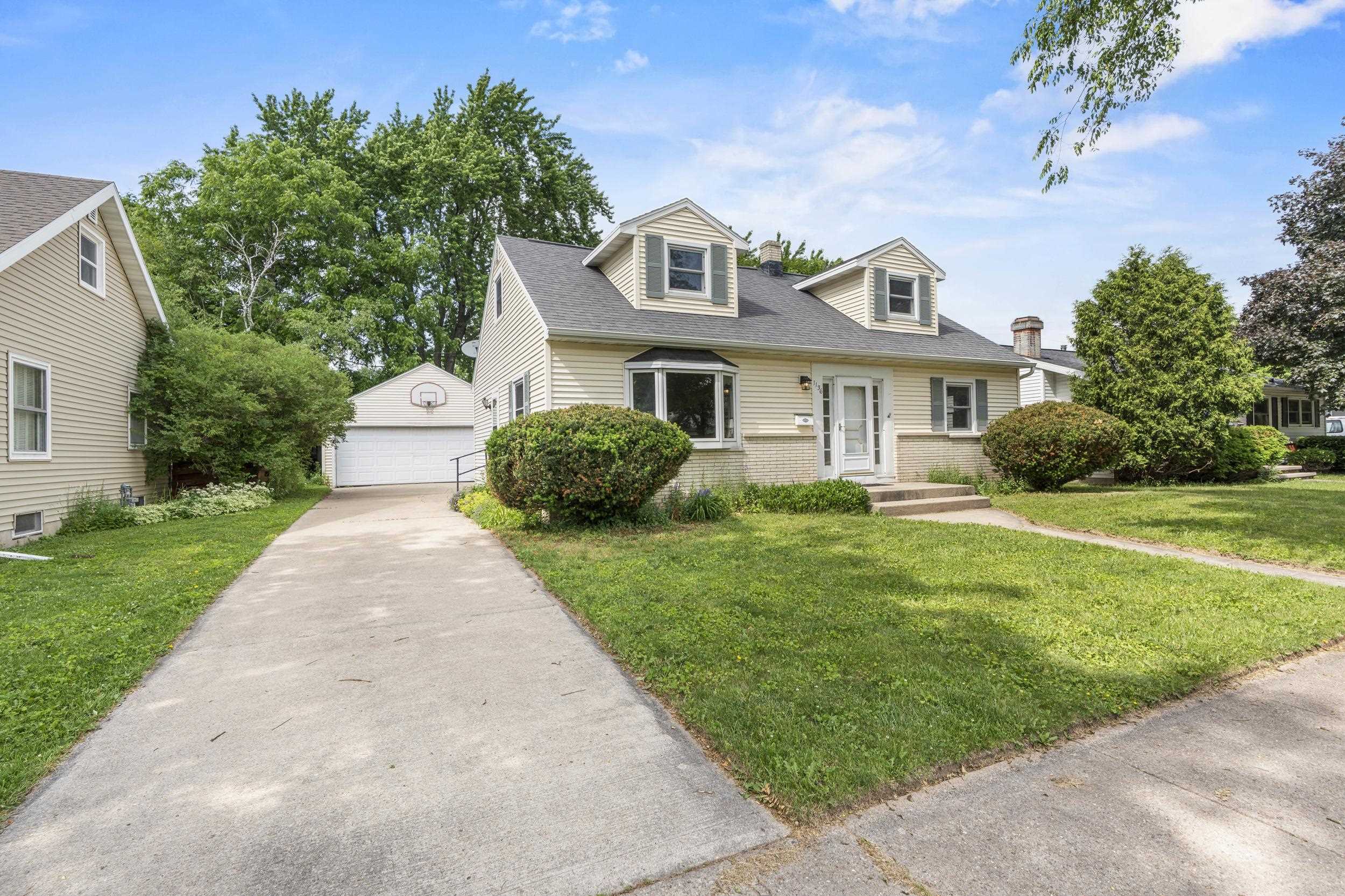 1136 West Roberts Avenue Appleton, WI 54914 - Photo 3 of 58