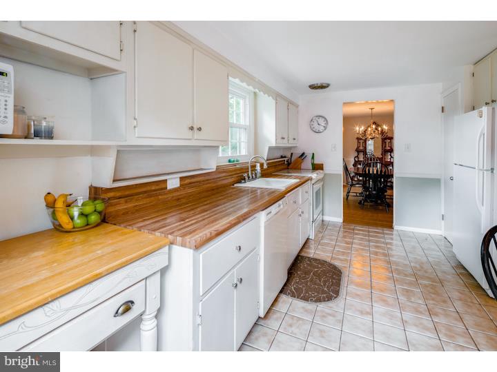 107 Courtland Road Cherry Hill, NJ 08034 - Photo 9 of 25 Gallery Image 9