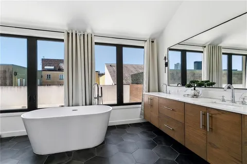 $949,000 | 618 North Rampart Street, Unit 203, New Orleans, LA 70112