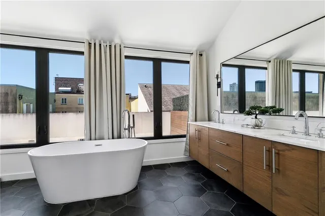 $949,000 | 618 North Rampart Street, Unit 203, New Orleans, LA 70112