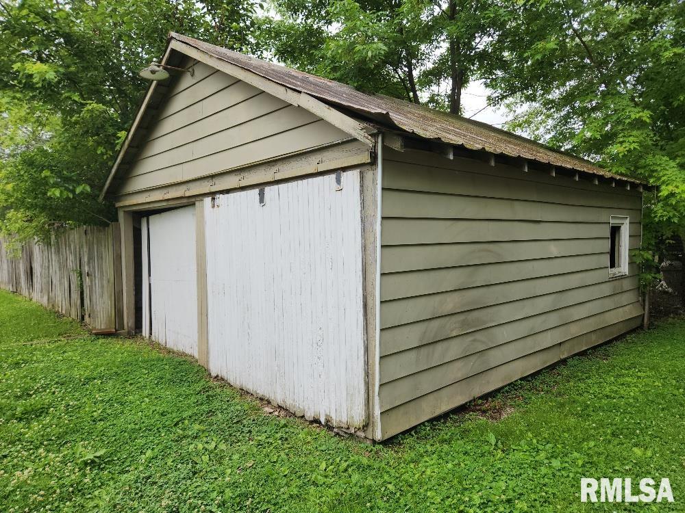 630 Church Street Xenia, IL 62899 - Photo 8 of 31