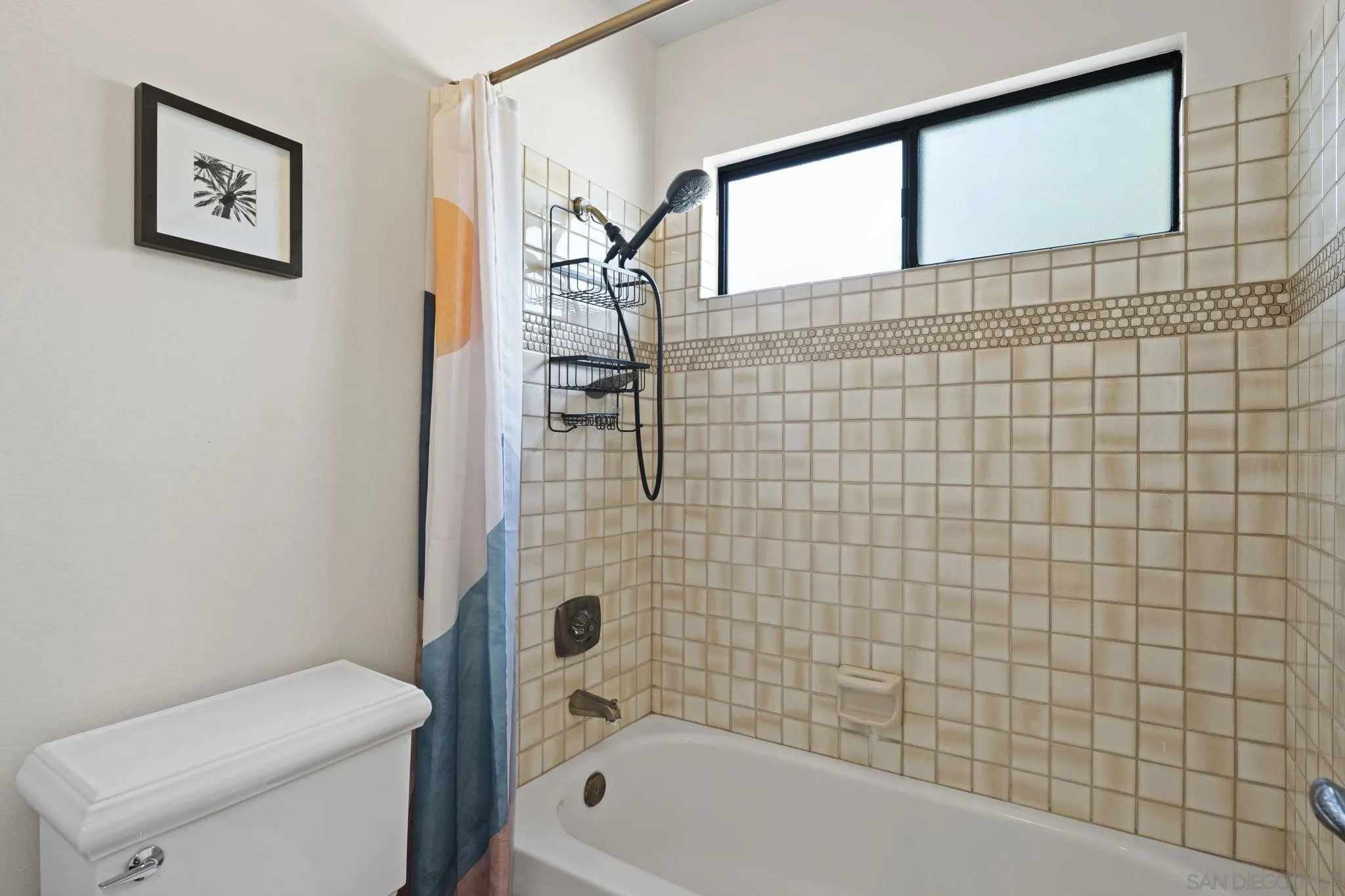 14725 Fieldview Way Poway, CA 92064 - Photo 31 of 67 a bathroom with a toilet and a bathtub