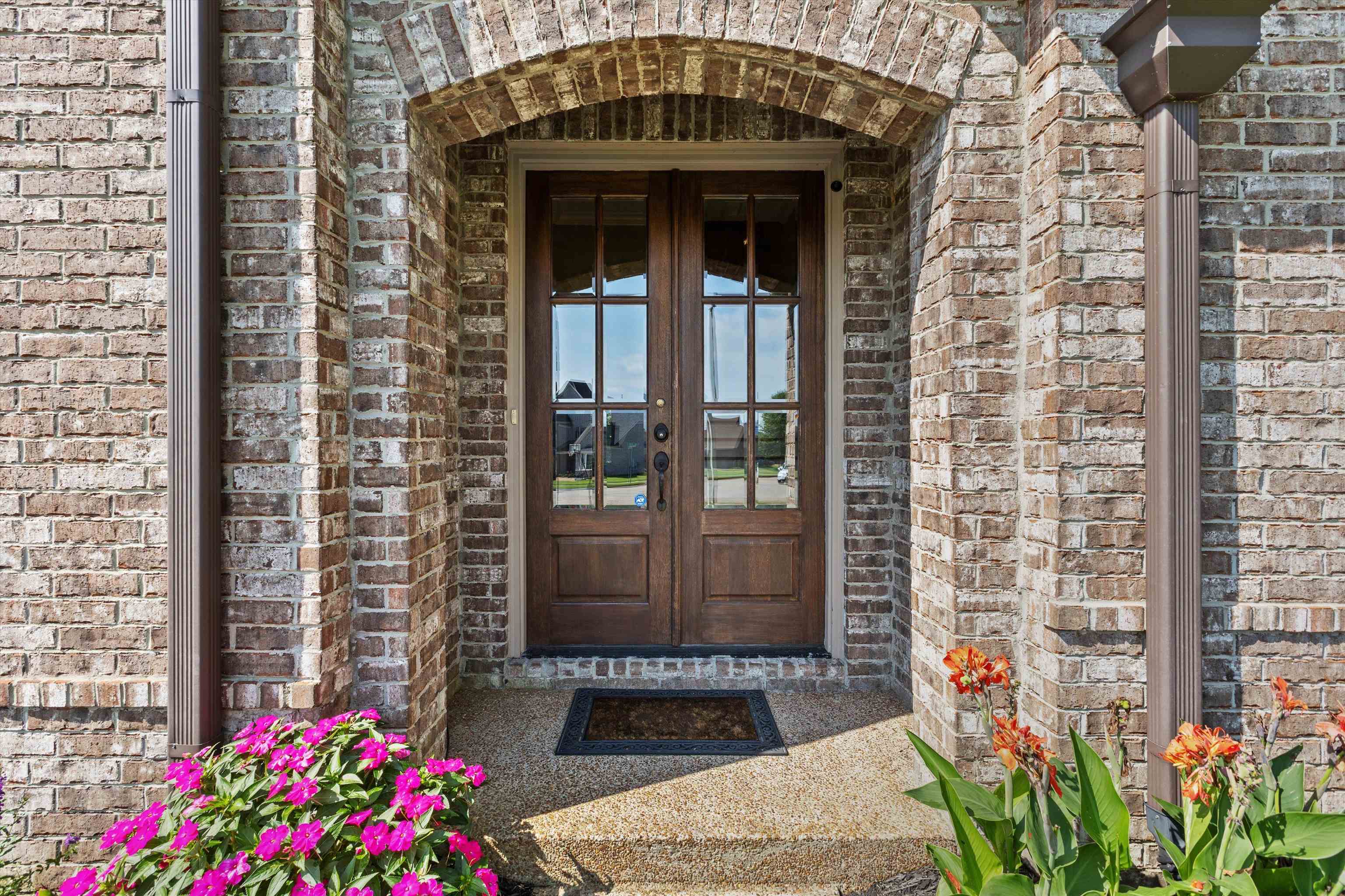 141 Lower Fields Lane Collierville, TN 38017 - Photo 2 of 29