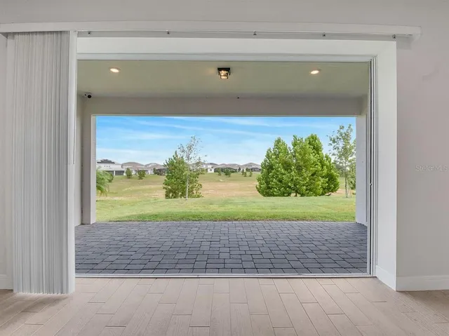 a view of empty room with window