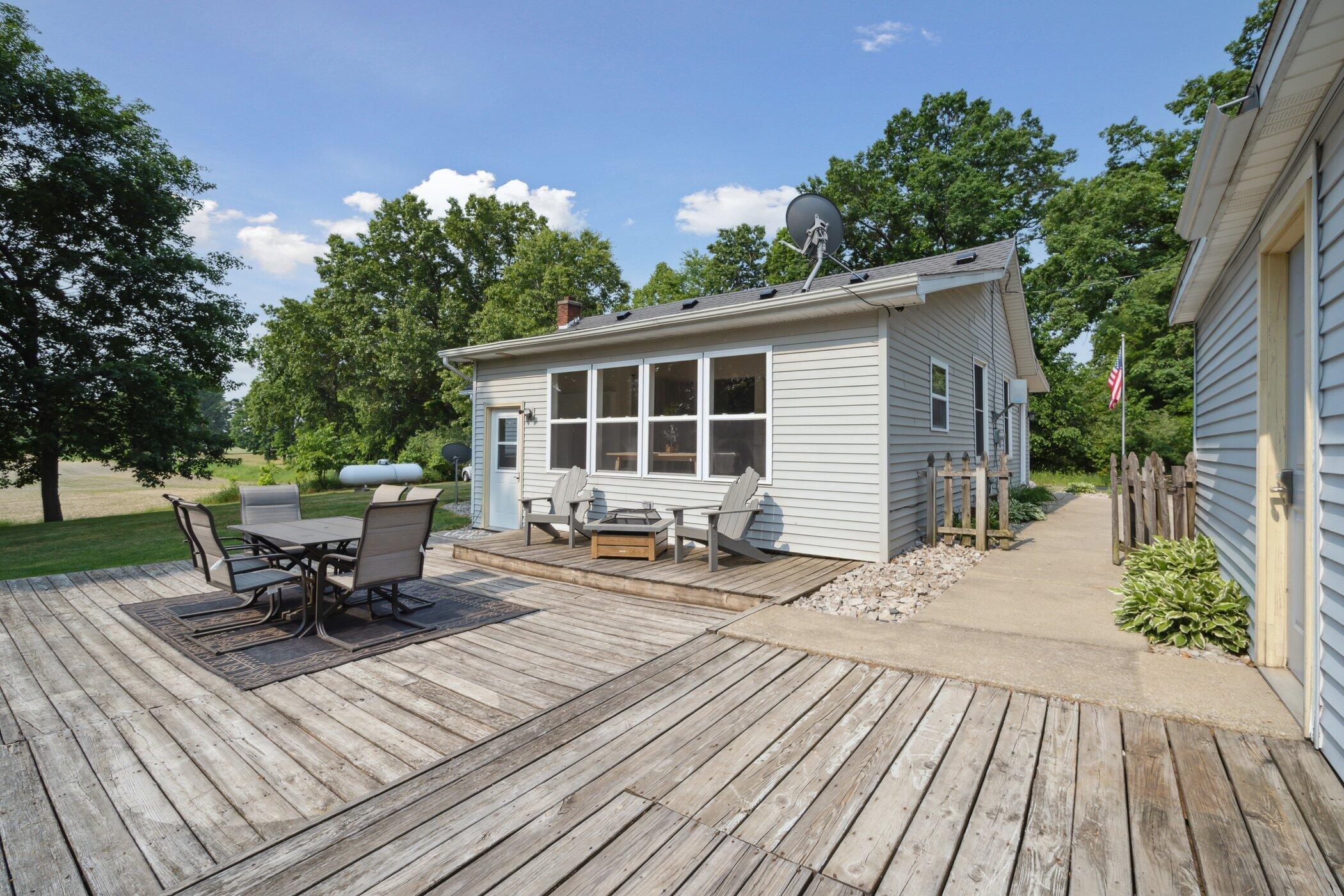 5505 Cooper Road Leslie, MI 49251 - Photo 26 of 33 5505-Cooper-Rd-Leslie-MI-49251-WindowSti