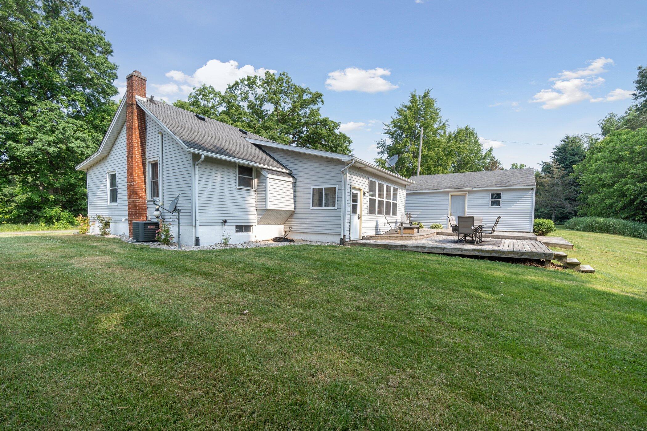 5505 Cooper Road Leslie, MI 49251 - Photo 29 of 33 5505-Cooper-Rd-Leslie-MI-49251-WindowSti