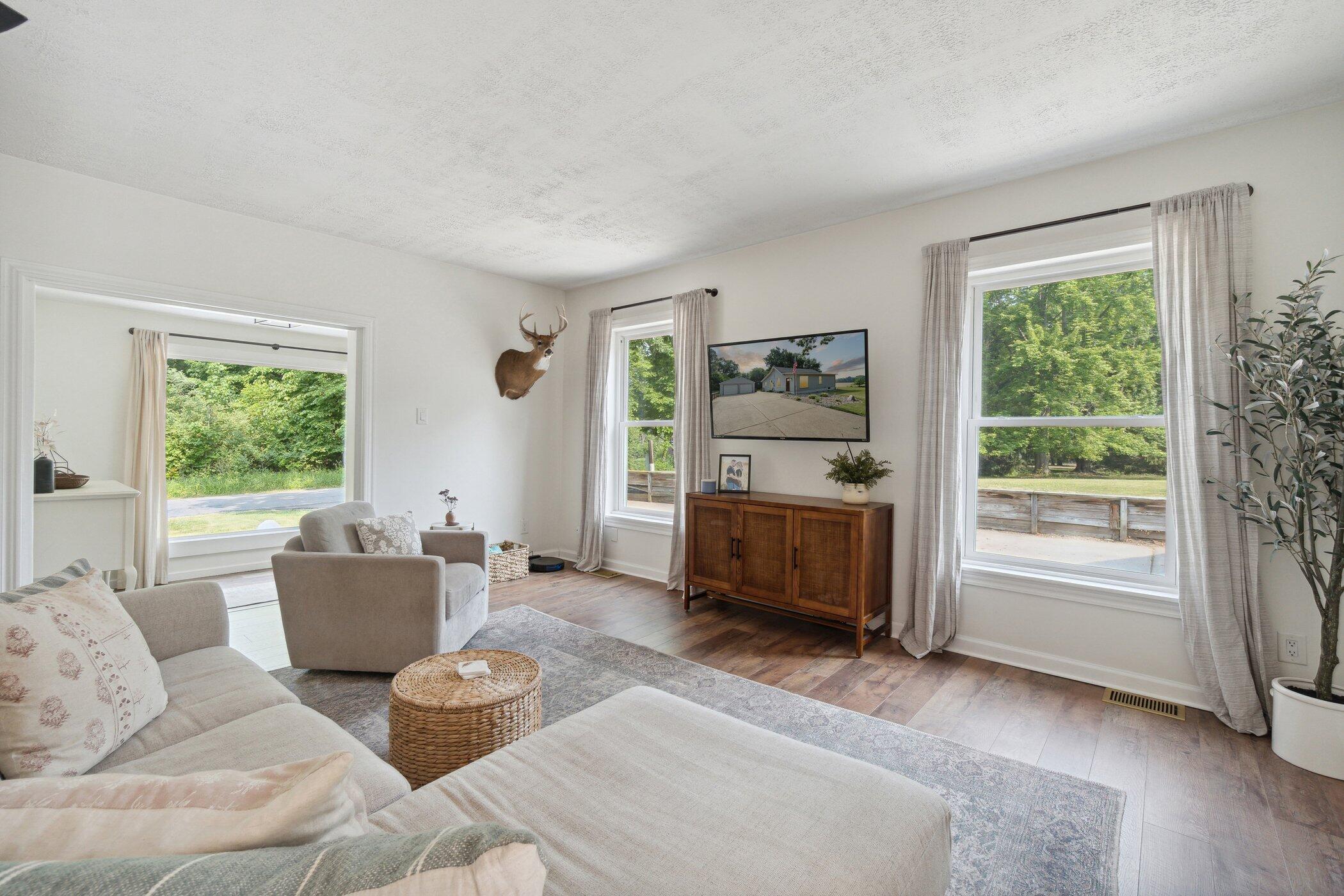 5505 Cooper Road Leslie, MI 49251 - Photo 7 of 33 5505-Cooper-Rd-Leslie-MI-49251-WindowSti