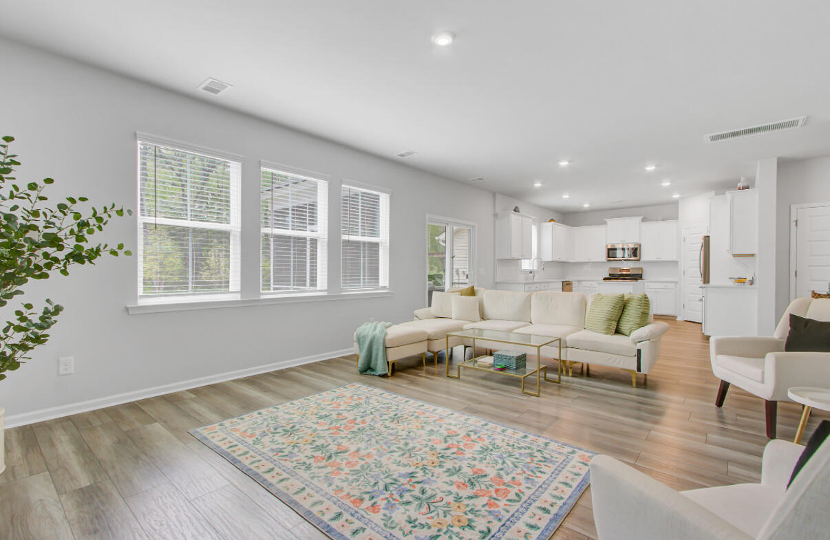 86 Red Blf Street Summerville, SC 29483 - Photo 4 of 48 Great Room (2)